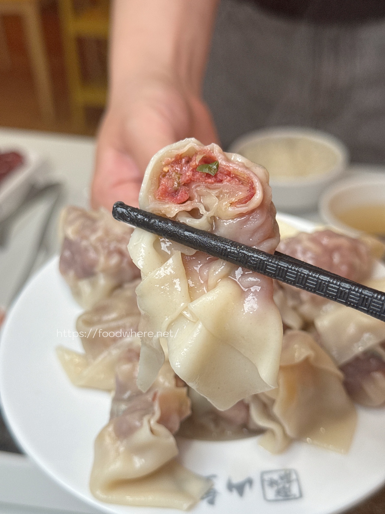 溫體牛控必收！高雄《山皇牛潮汕溫體牛肉火鍋》超強手打牛肉丸必點，現切牛肉、牛骨清湯鍋超驚艷 @高雄美食底對
