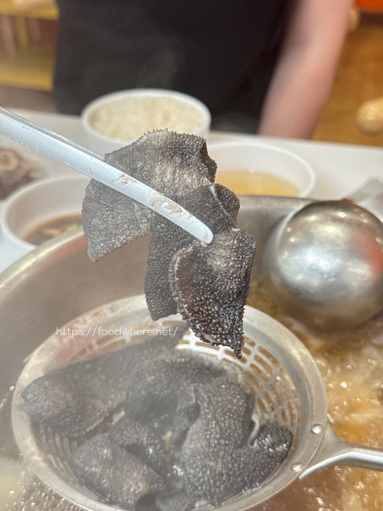 溫體牛控必收！高雄《山皇牛潮汕溫體牛肉火鍋》超強手打牛肉丸必點，現切牛肉、牛骨清湯鍋超驚艷 @高雄美食底對