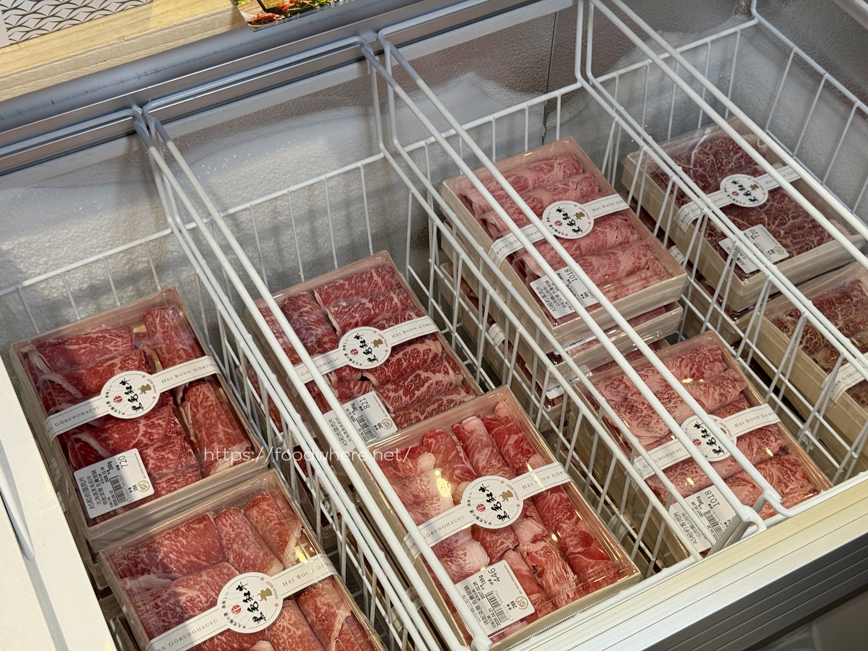 高雄生鮮超市推薦《平凡五金行》聚餐寶藏店！免費代客料理、世界頂級肉品、活體海鮮選擇多 @高雄美食底對