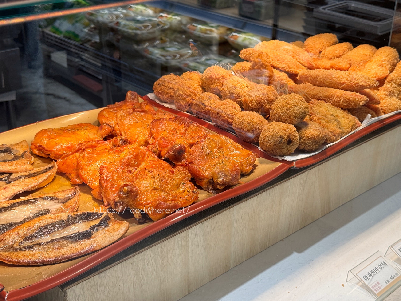 高雄生鮮超市推薦《平凡五金行》聚餐寶藏店！免費代客料理、世界頂級肉品、活體海鮮選擇多 @高雄美食底對