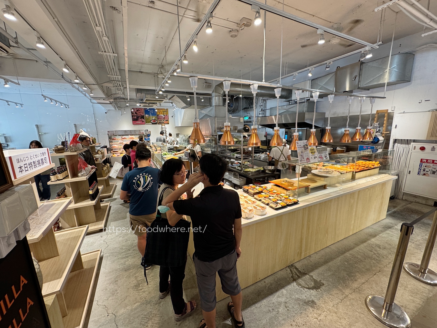 高雄生鮮超市推薦《平凡五金行》聚餐寶藏店！免費代客料理、世界頂級肉品、活體海鮮選擇多 @高雄美食底對
