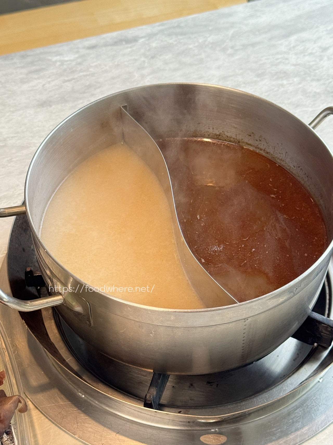 高雄生鮮超市推薦《平凡五金行》聚餐寶藏店！免費代客料理、世界頂級肉品、活體海鮮選擇多 @高雄美食底對
