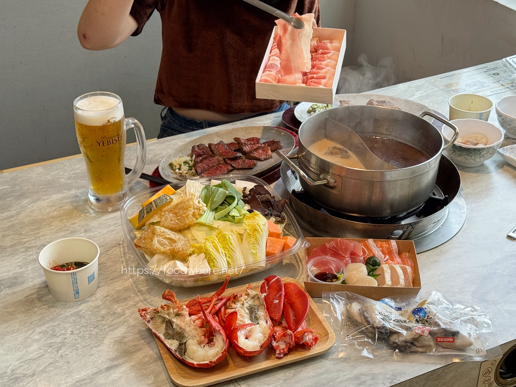 高雄生鮮超市推薦《平凡五金行》聚餐寶藏店！免費代客料理、世界頂級肉品、活體海鮮選擇多 @高雄美食底對
