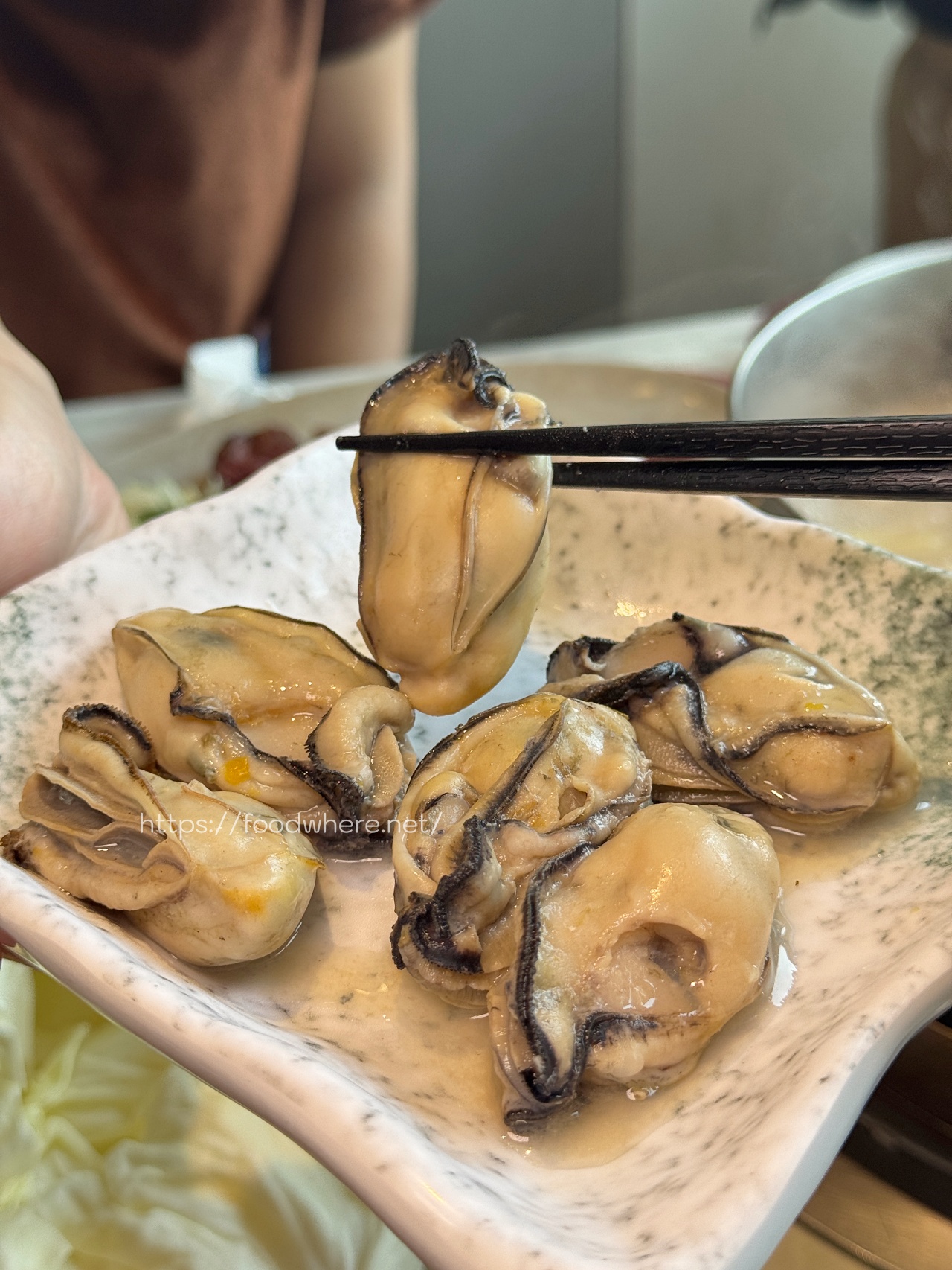 高雄生鮮超市推薦《平凡五金行》聚餐寶藏店！免費代客料理、世界頂級肉品、活體海鮮選擇多 @高雄美食底對