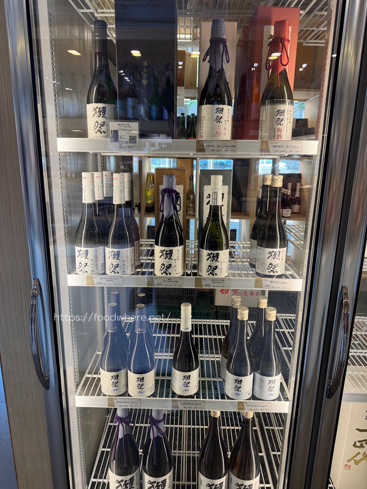 高雄生鮮超市推薦《平凡五金行》聚餐寶藏店！免費代客料理、世界頂級肉品、活體海鮮選擇多 @高雄美食底對