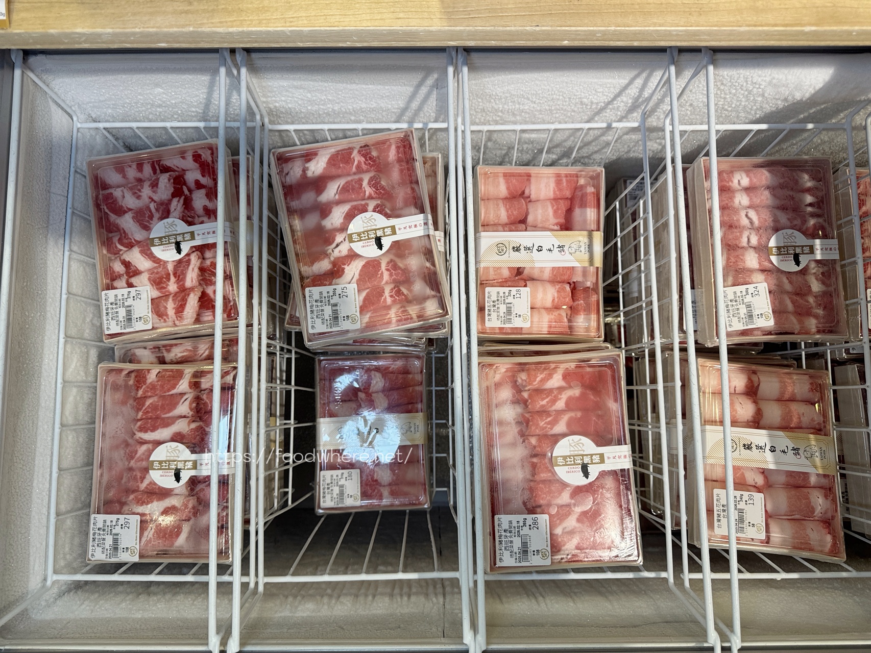 高雄生鮮超市推薦《平凡五金行》聚餐寶藏店！免費代客料理、世界頂級肉品、活體海鮮選擇多 @高雄美食底對