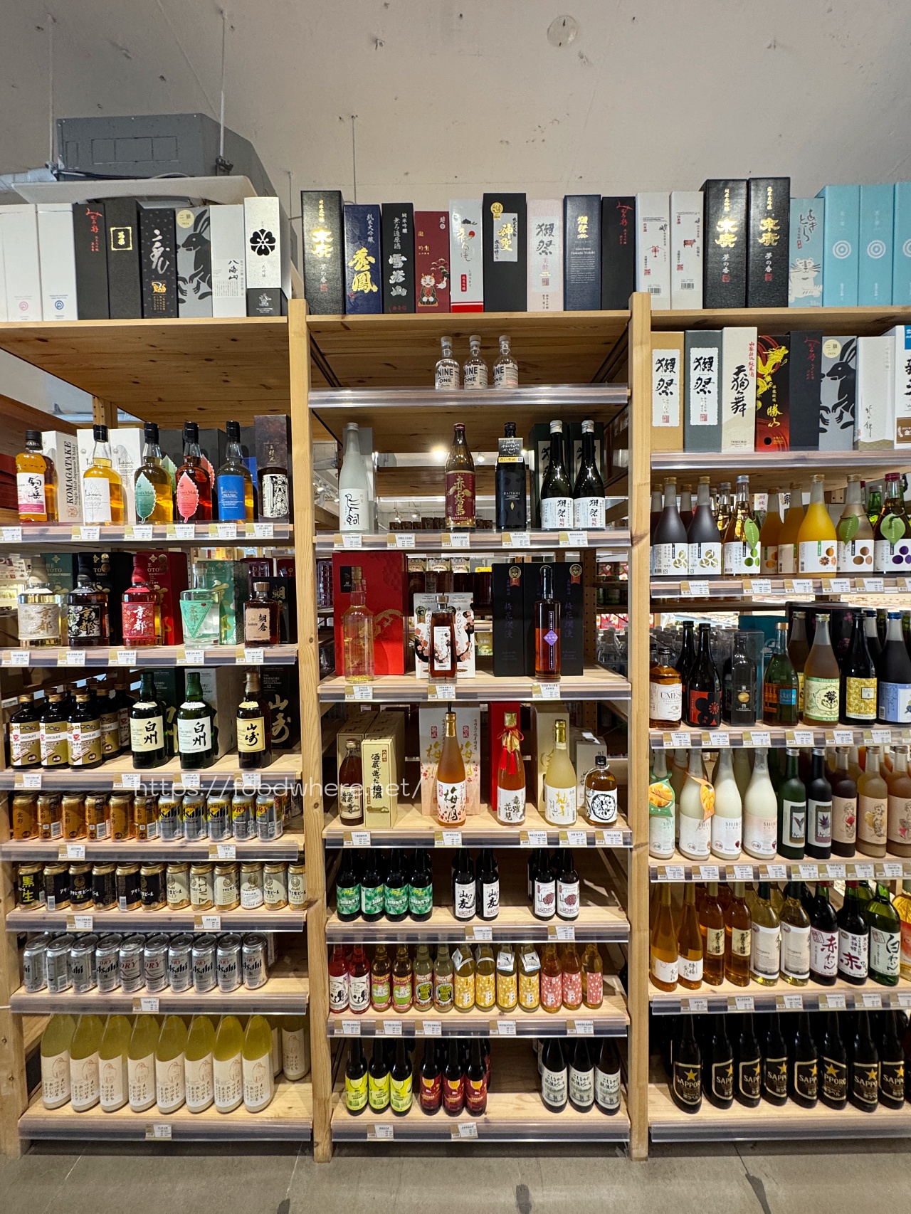 高雄生鮮超市推薦《平凡五金行》聚餐寶藏店！免費代客料理、世界頂級肉品、活體海鮮選擇多 @高雄美食底對