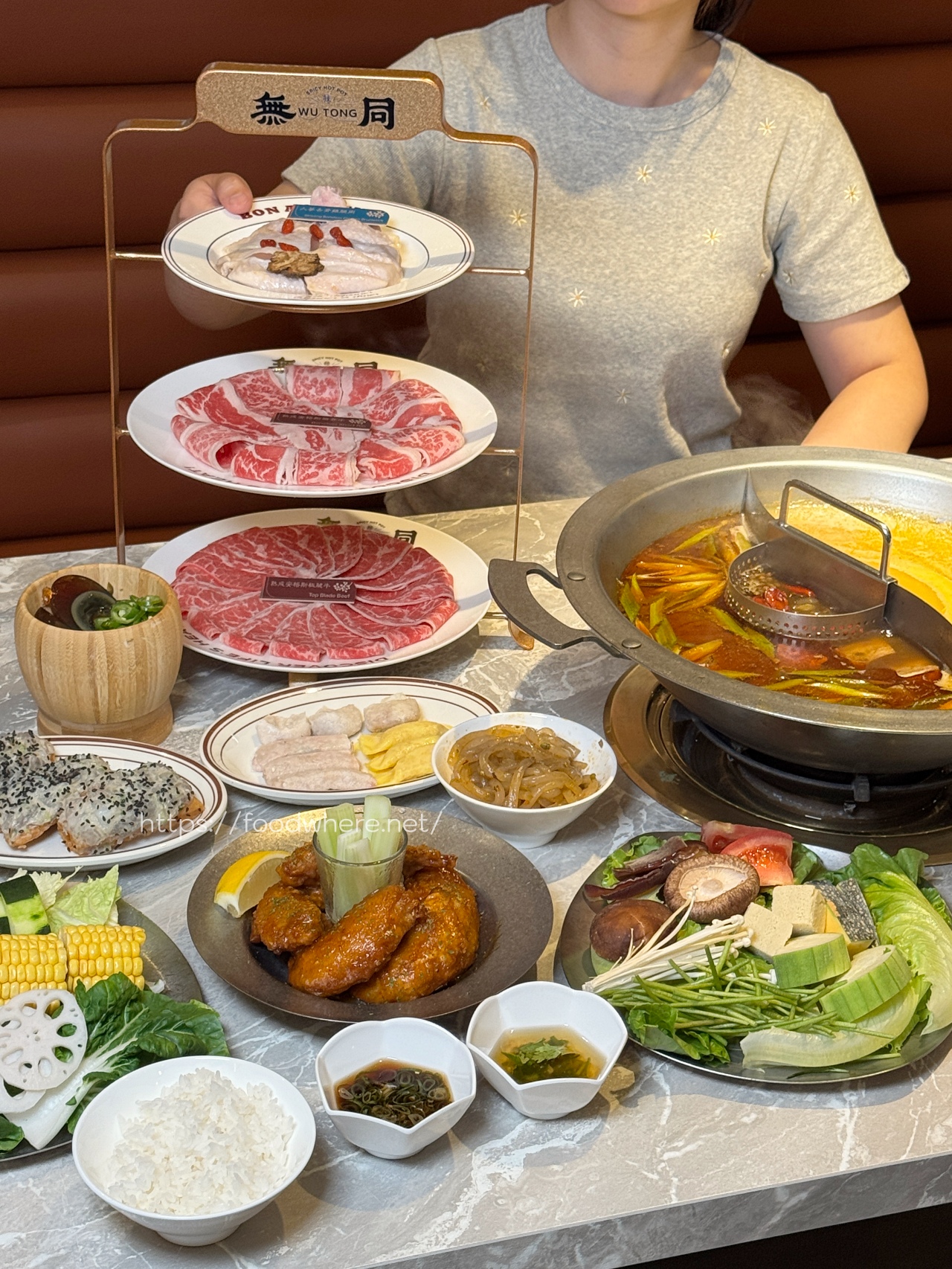 （有放菜單）高雄最美鍋物店《無同麻辣鍋物》 奶油蒜蓉蝦仁雜炊，超強甜點收尾每一道都能吃出儀式感 @高雄美食底對
