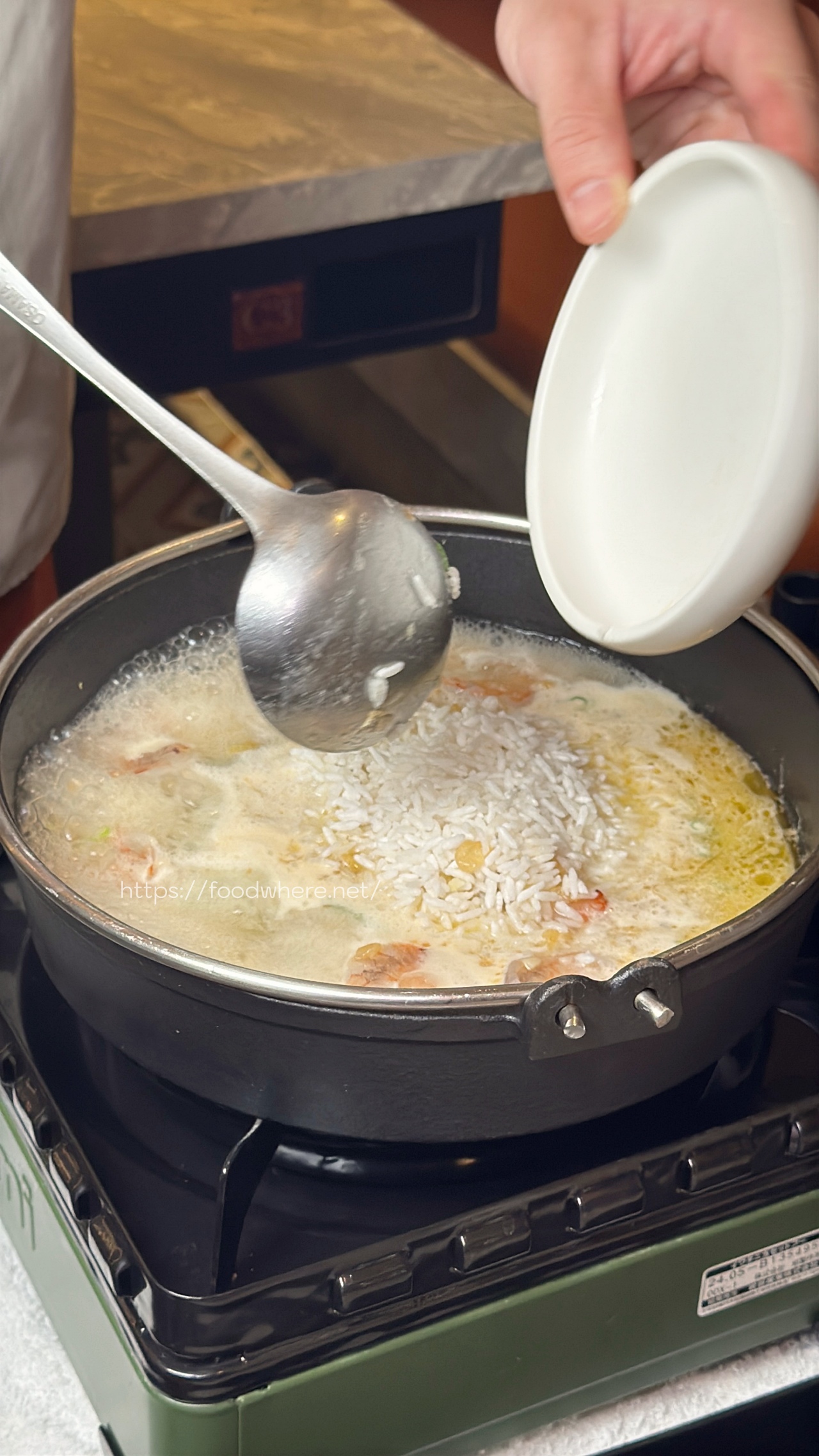 （有放菜單）高雄最美鍋物店《無同麻辣鍋物》 奶油蒜蓉蝦仁雜炊，超強甜點收尾每一道都能吃出儀式感 @高雄美食底對