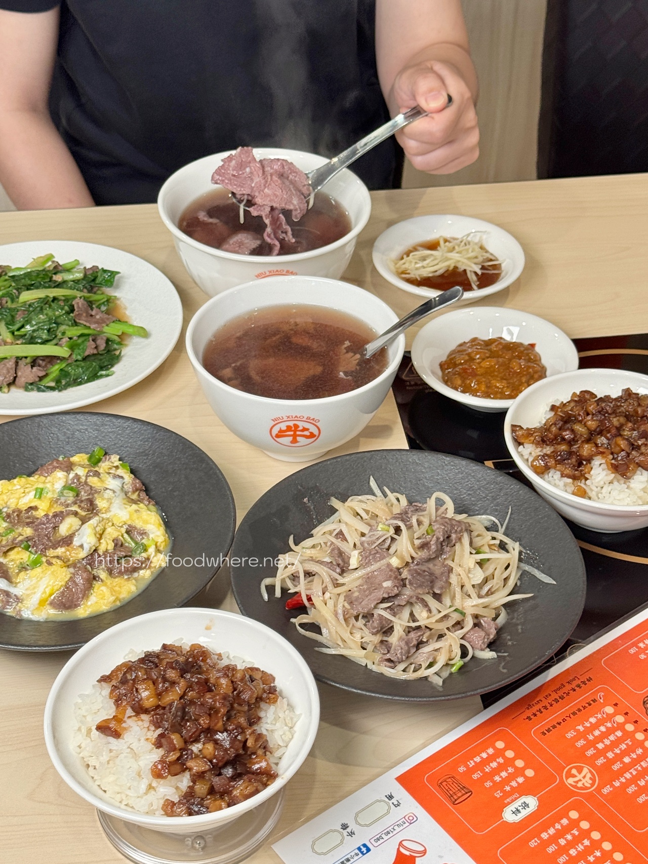 （有菜單）高雄新開幕！每日台南善化直送新鮮溫體牛肉《牛小飽溫體牛肉》爆汁滑蛋牛肉、醋溜土豆絲通通是神級白飯殺手！ @高雄美食底對