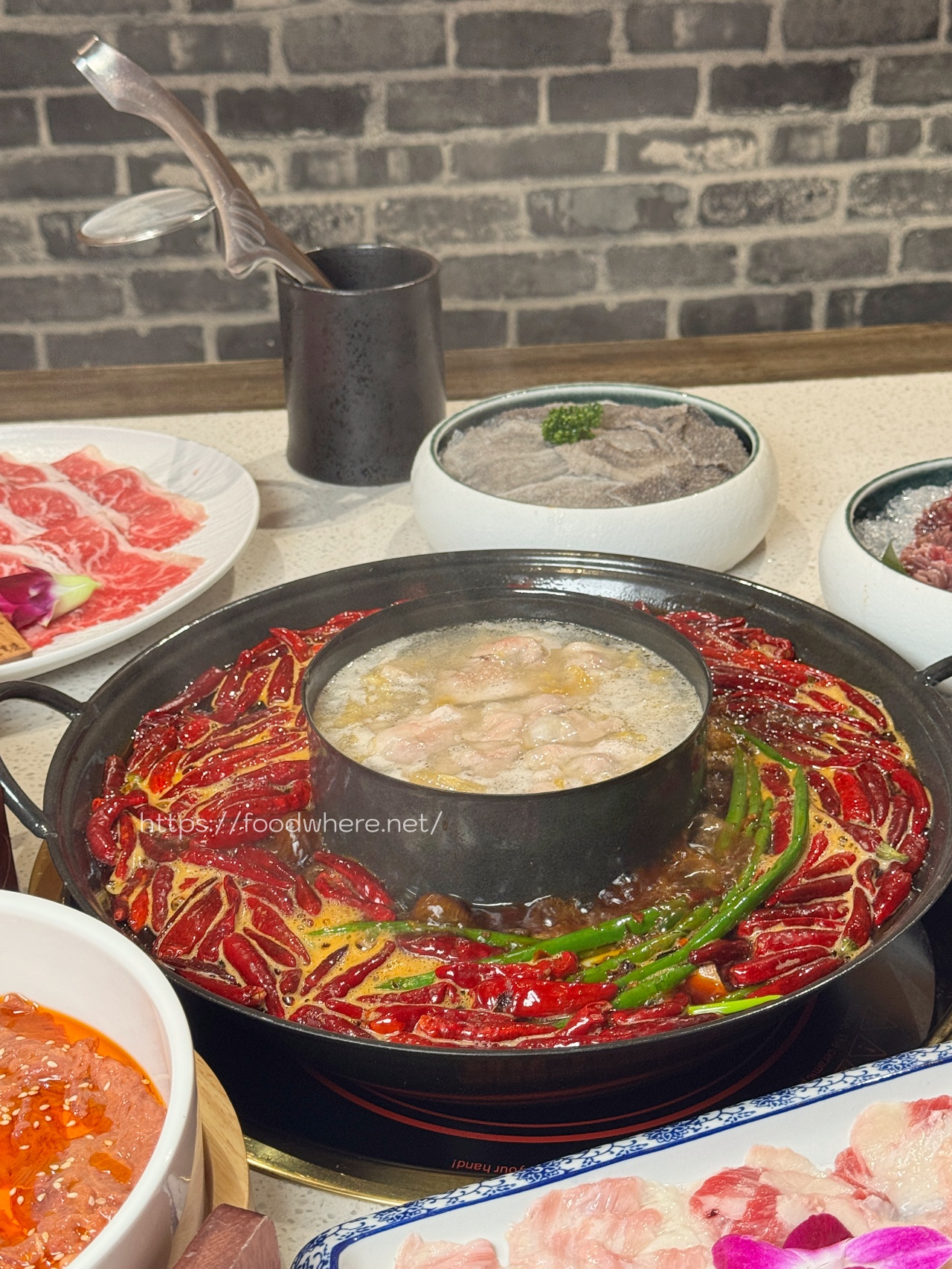 高雄新店《老重慶麻辣火鍋》中央公園旁的道地重慶麻辣火鍋 @高雄美食底對