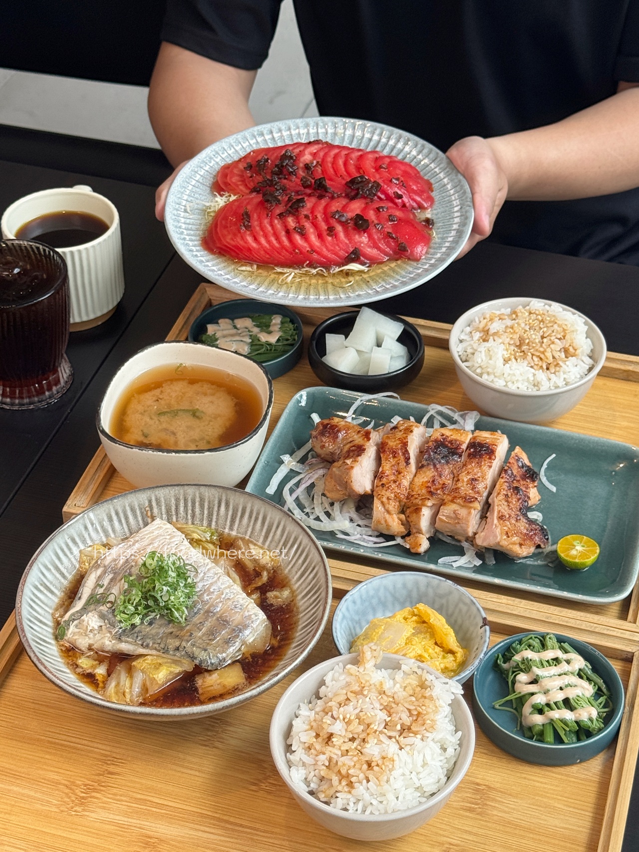 (有菜單)高雄美術館旁日式定食推薦《沐映参食》香蒸鱸魚、魚骨熬煮的鮭魚湯烏龍 @高雄美食底對