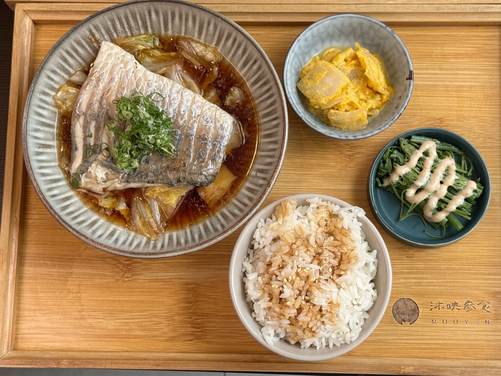 (有菜單)高雄美術館旁日式定食推薦《沐映参食》香蒸鱸魚、魚骨熬煮的鮭魚湯烏龍 @高雄美食底對