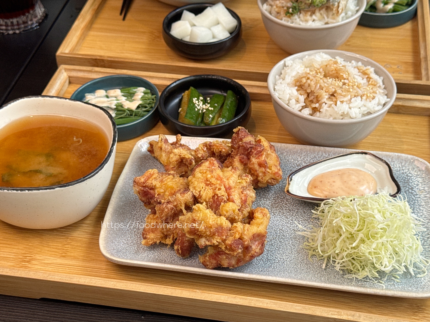 (有菜單)高雄美術館旁日式定食推薦《沐映参食》香蒸鱸魚、魚骨熬煮的鮭魚湯烏龍 @高雄美食底對