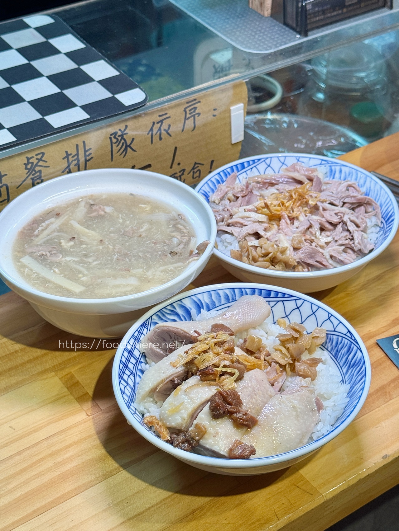 （有菜單）不用必比登推薦、在地人私藏《鴨金鴨肉飯》建興市場裡的樸實系美味 @高雄美食底對