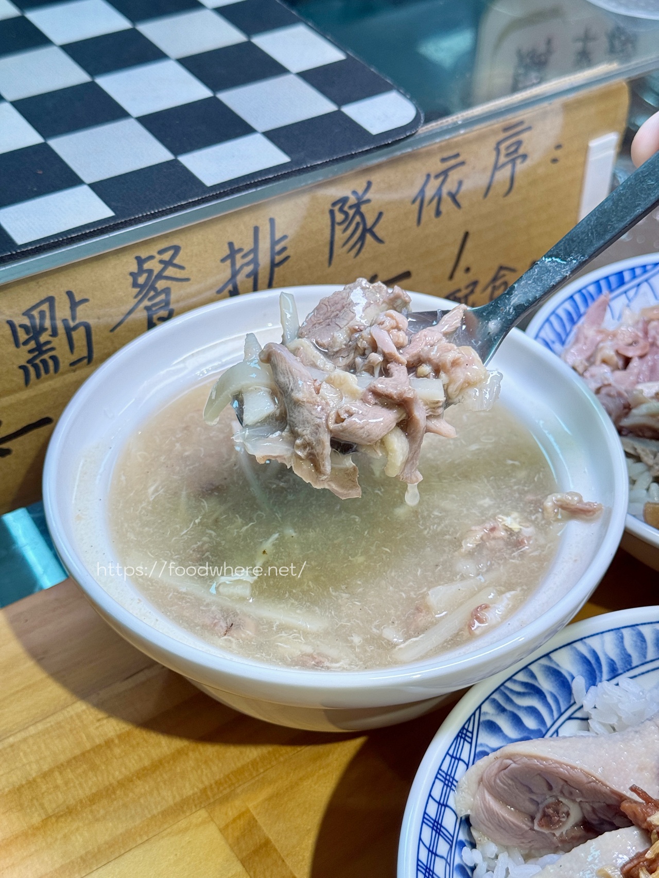 （有菜單）不用必比登推薦、在地人私藏《鴨金鴨肉飯》建興市場裡的樸實系美味 @高雄美食底對