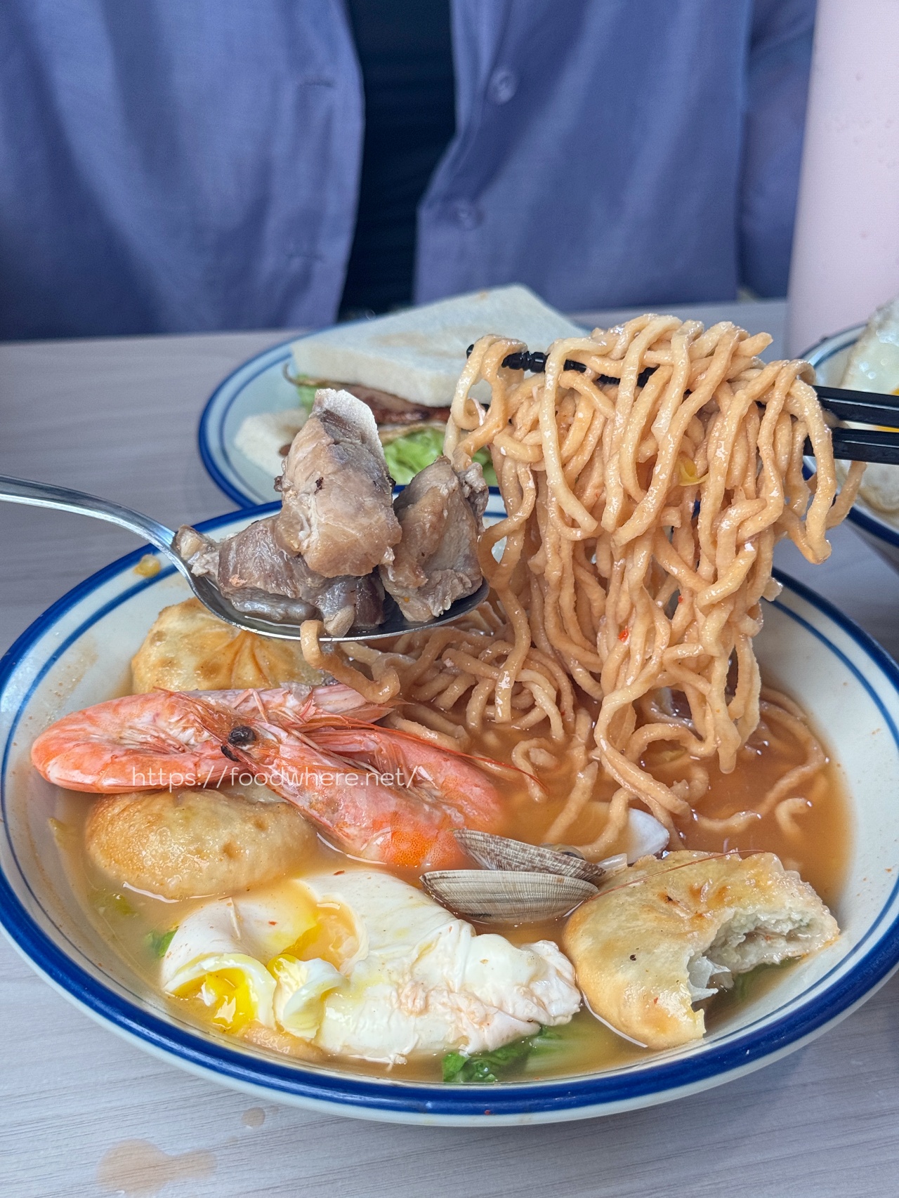高雄宵夜必吃《日月私饗 》炮彈鍋燒、酥皮蛋餅、漂浮紅茶通通來一份 王昆仲公園店 博愛店 @高雄美食底對