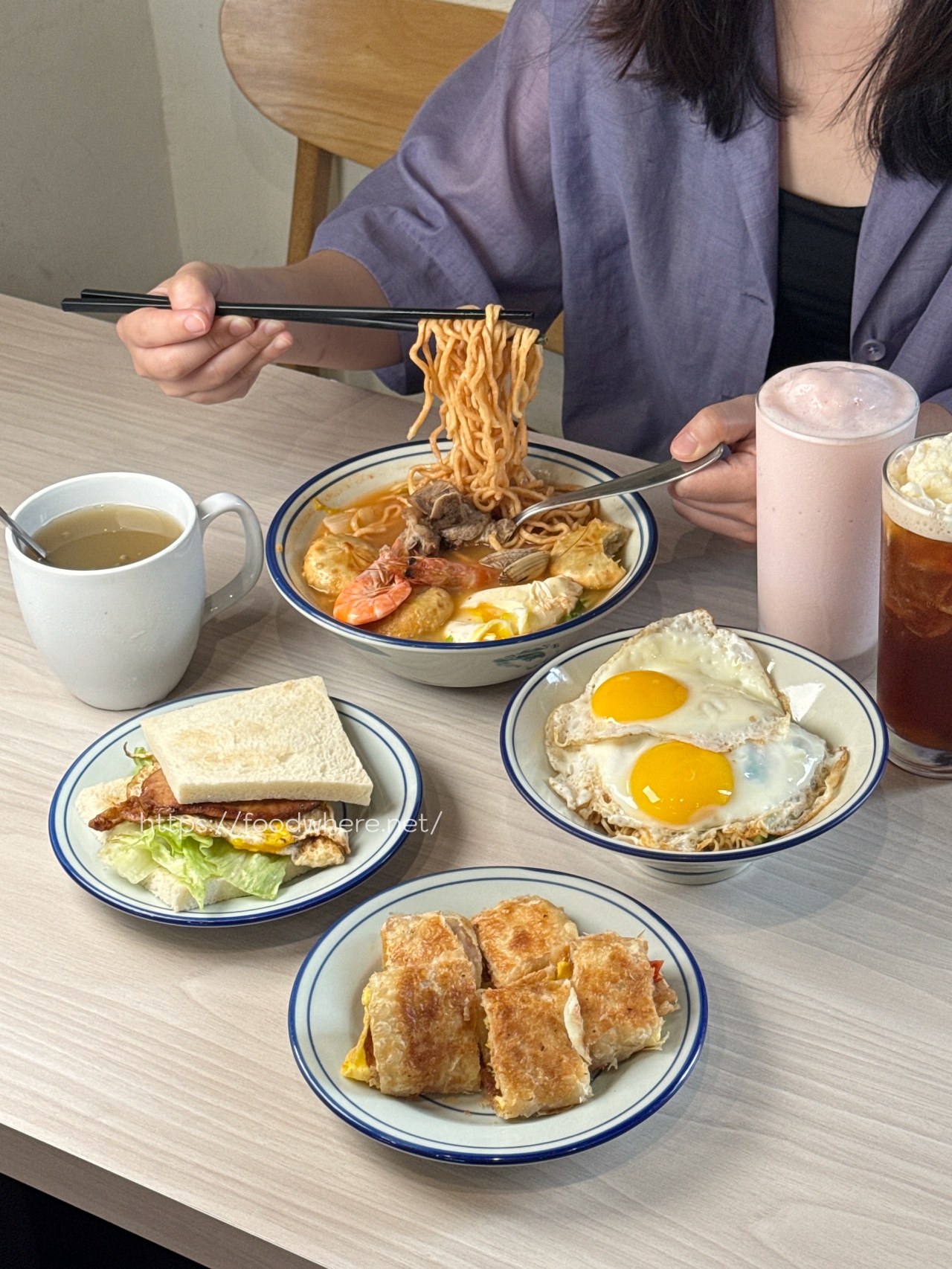 高雄宵夜必吃《日月私饗 》炮彈鍋燒、酥皮蛋餅、漂浮紅茶通通來一份 王昆仲公園店 博愛店 @高雄美食底對