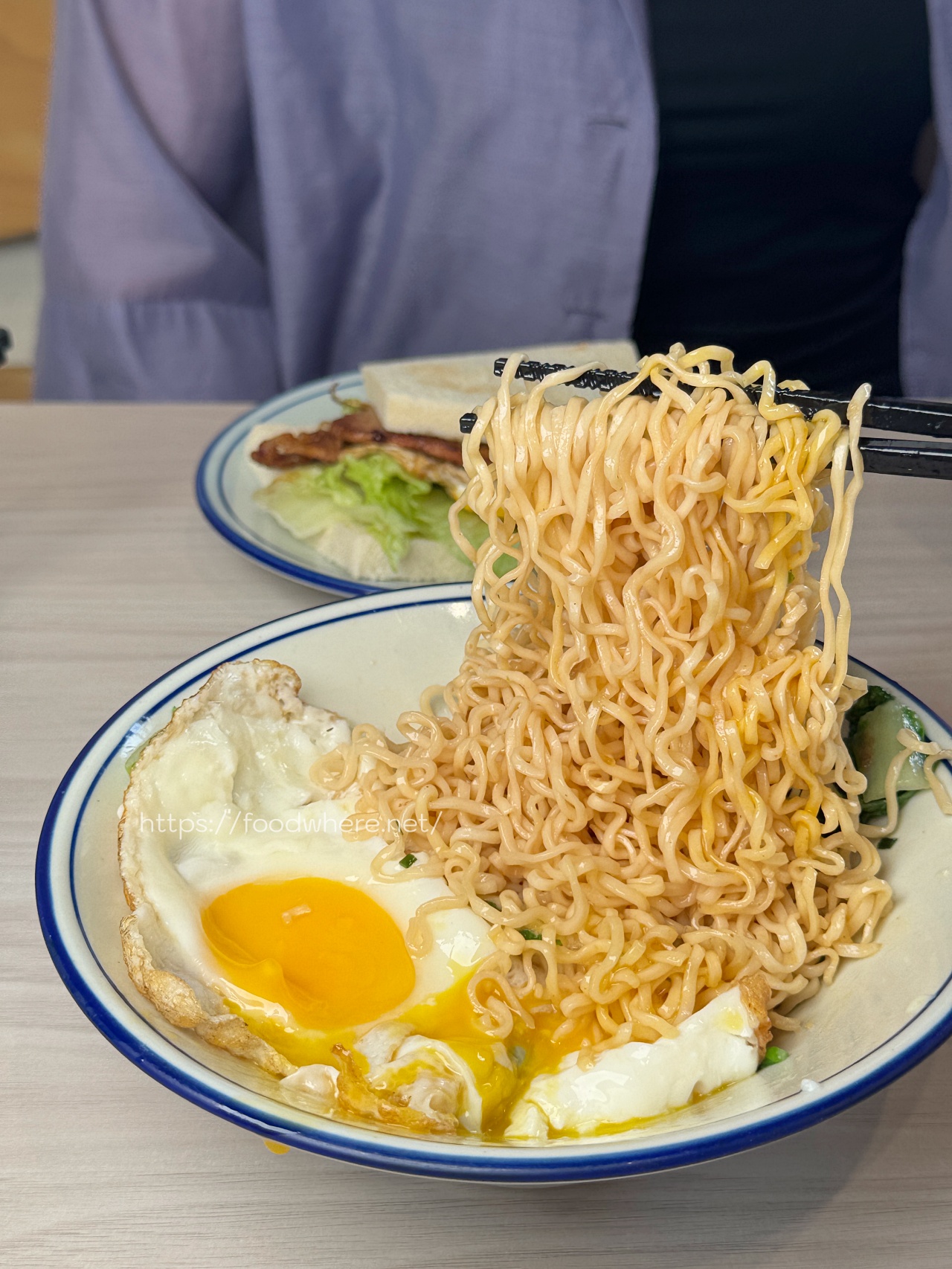 高雄宵夜必吃《日月私饗 》炮彈鍋燒、酥皮蛋餅、漂浮紅茶通通來一份 王昆仲公園店 博愛店 @高雄美食底對
