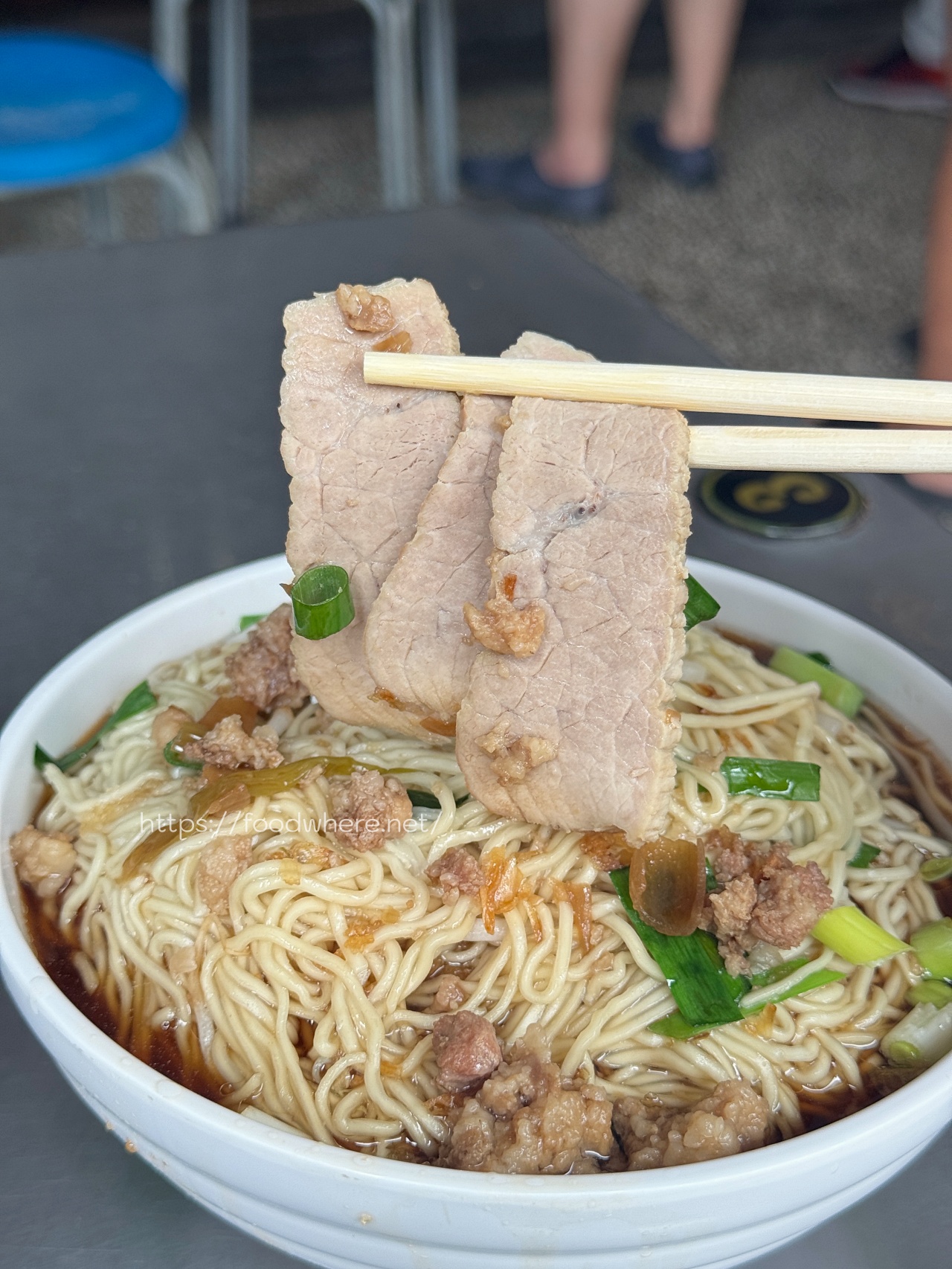 高雄最可怕的麵店！高雄人來這一碗飽到隔天『家家麵館』前鎮美食、高雄大碗麵、高雄平價麵店 @高雄美食底對