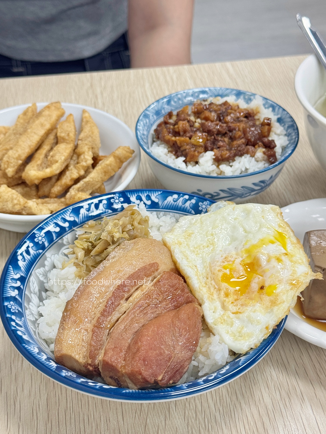 （有菜單）高雄三民區肉燥飯推薦《黎記肉燥飯》肥瘦黃金比例的黑金肉燥飯 @高雄美食底對