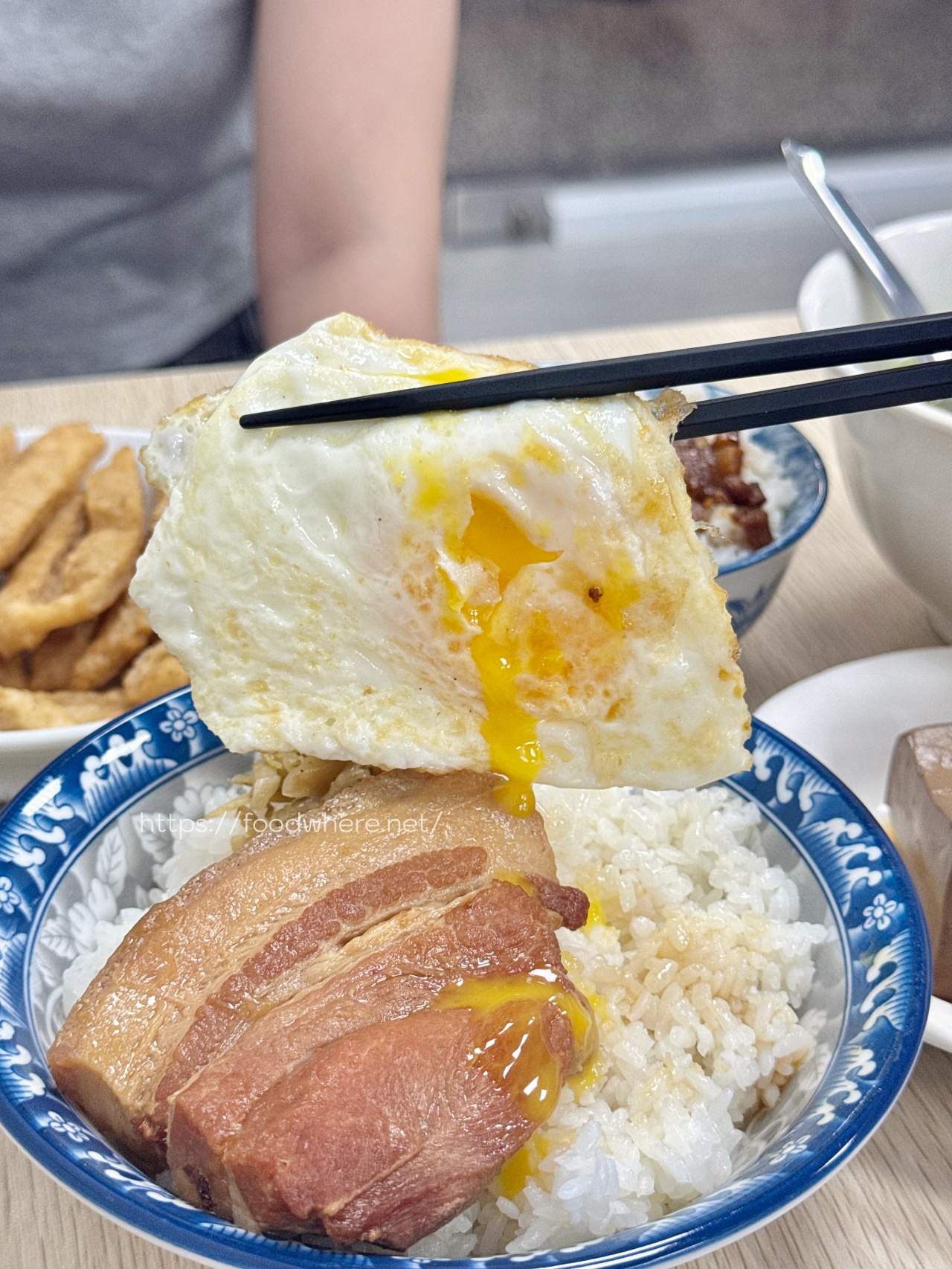 （有菜單）高雄三民區肉燥飯推薦《黎記肉燥飯》肥瘦黃金比例的黑金肉燥飯 @高雄美食底對