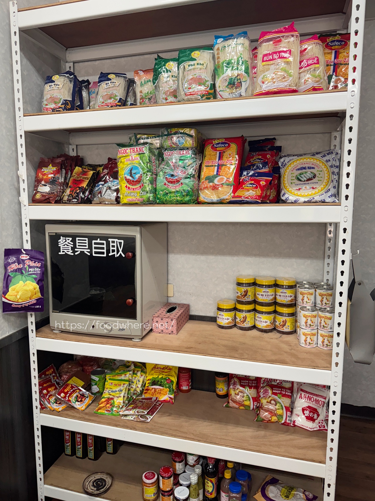 高雄鳳山《小梅越南料理》湯清味濃的牛丸河粉，越南春捲也驚豔！ @高雄美食底對