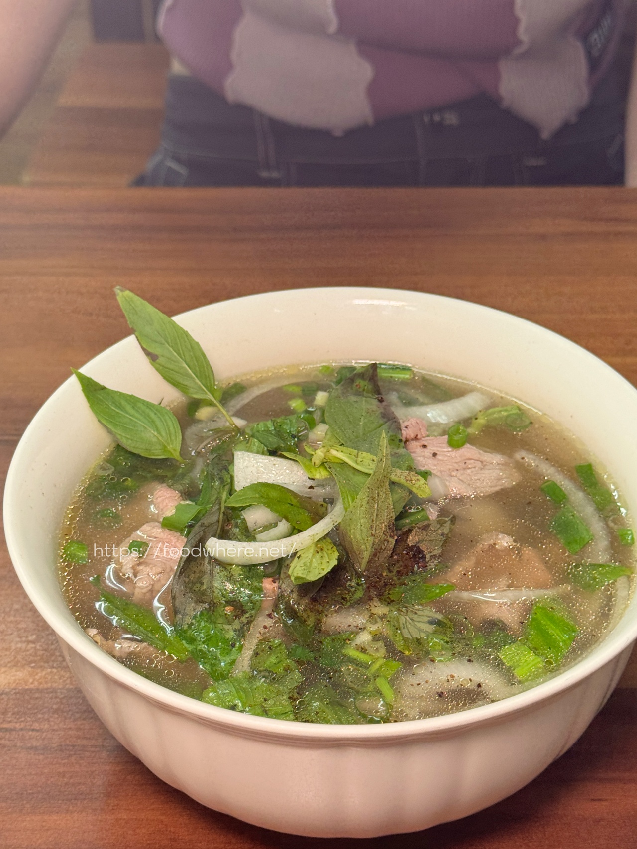 高雄鳳山《小梅越南料理》湯清味濃的牛丸河粉，越南春捲也驚豔！ @高雄美食底對