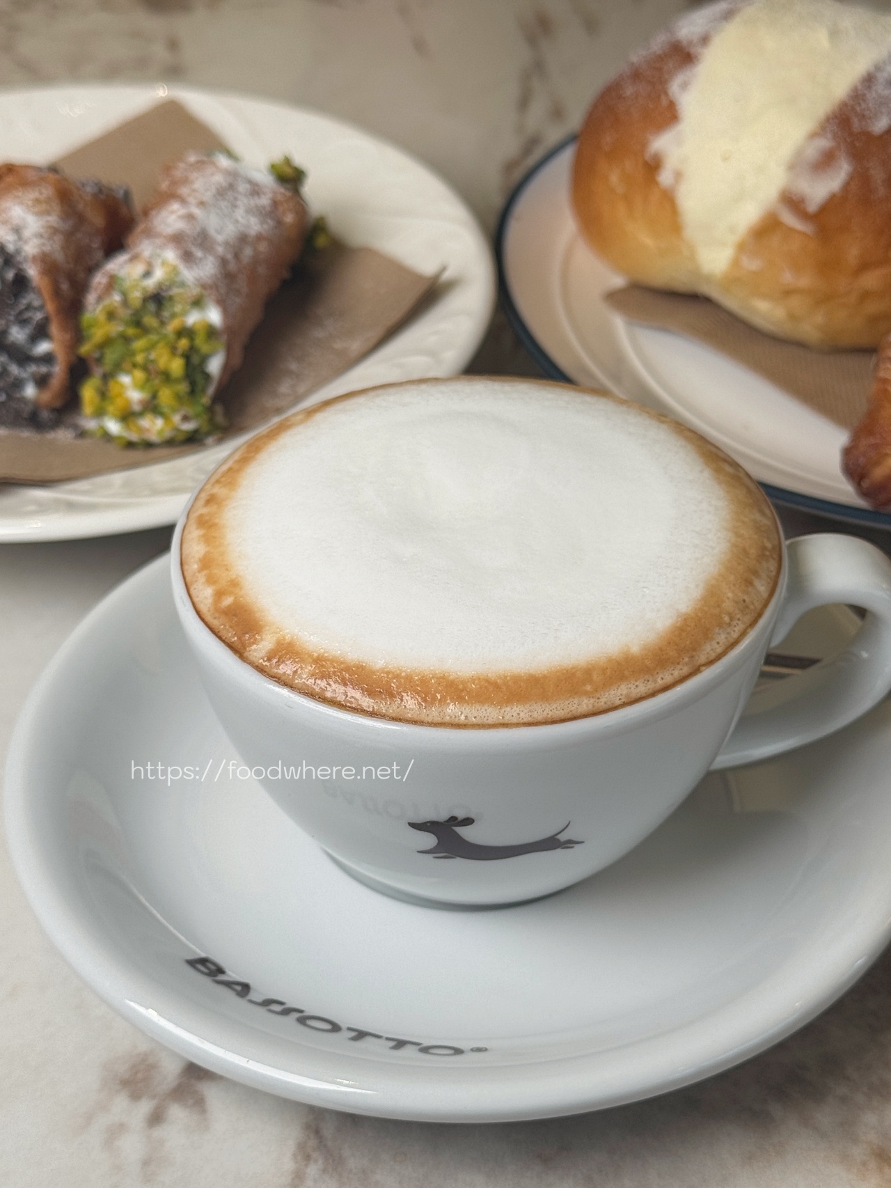 （有放菜單）高雄文化中心必訪《巴索托咖啡館 Bassotto Caffè》經典義大利菜 可頌 咖啡推薦 @高雄美食底對