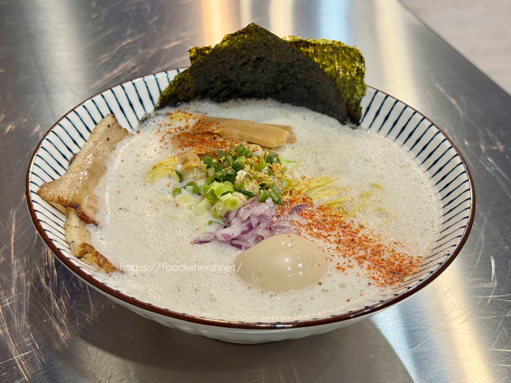 高雄深夜美食《今喜拉麵俱樂部》義大利麵x拉麵一次滿足！開到凌晨2點的潮系夜貓子天堂 @高雄美食底對
