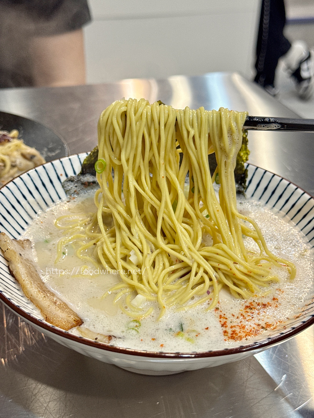 高雄深夜美食《今喜拉麵俱樂部》義大利麵x拉麵一次滿足！開到凌晨2點的潮系夜貓子天堂 @高雄美食底對