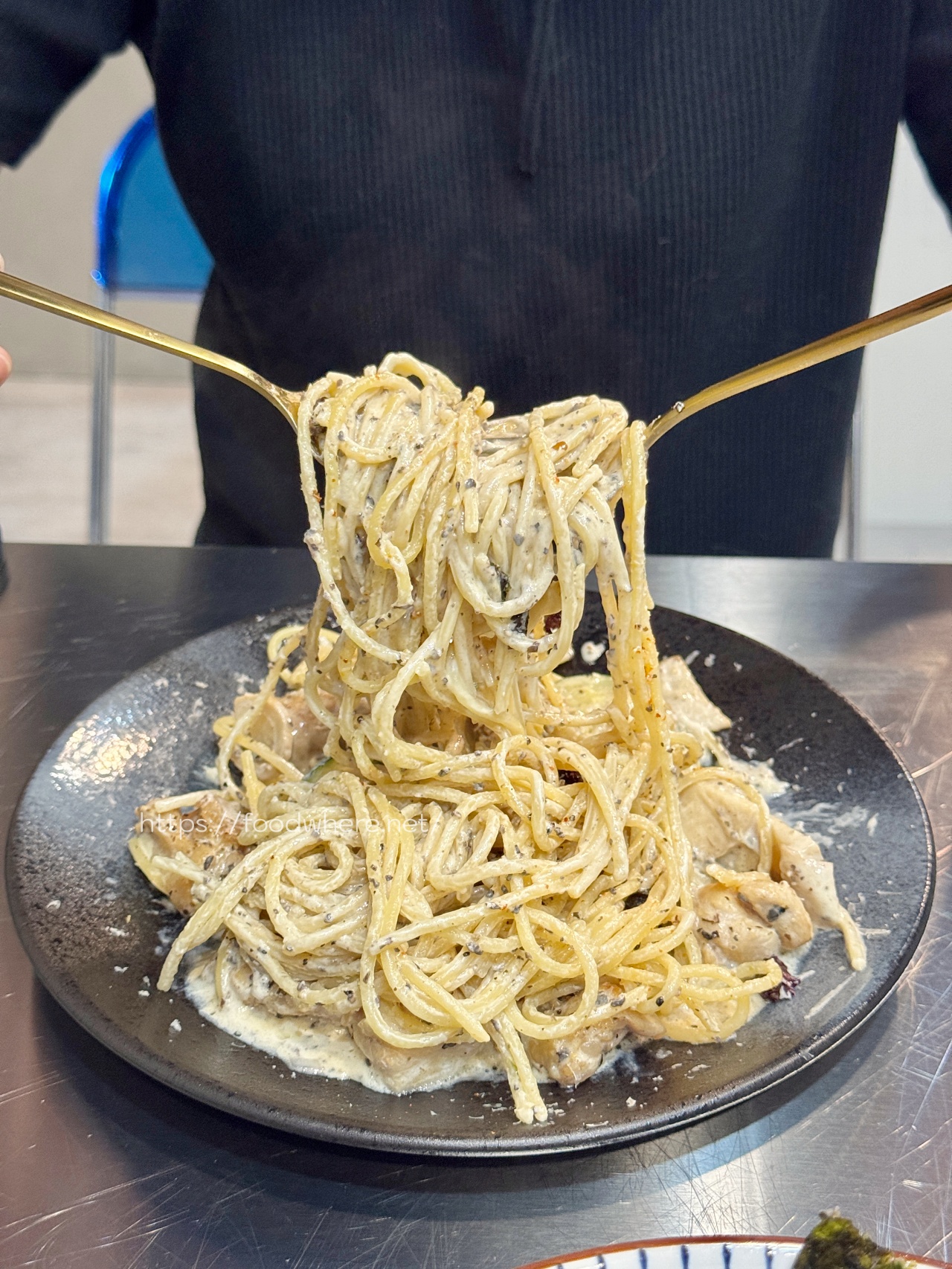 高雄深夜美食《今喜拉麵俱樂部》義大利麵x拉麵一次滿足！開到凌晨2點的潮系夜貓子天堂 @高雄美食底對