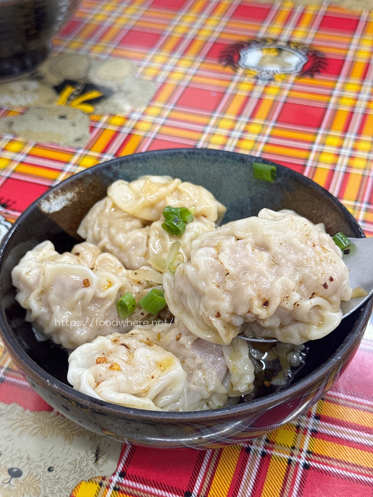 （有放菜單）高雄必吃餛飩《巨揚餛飩》網友激推的超大餛飩、麻辣炒手與必點炸排骨 @高雄美食底對