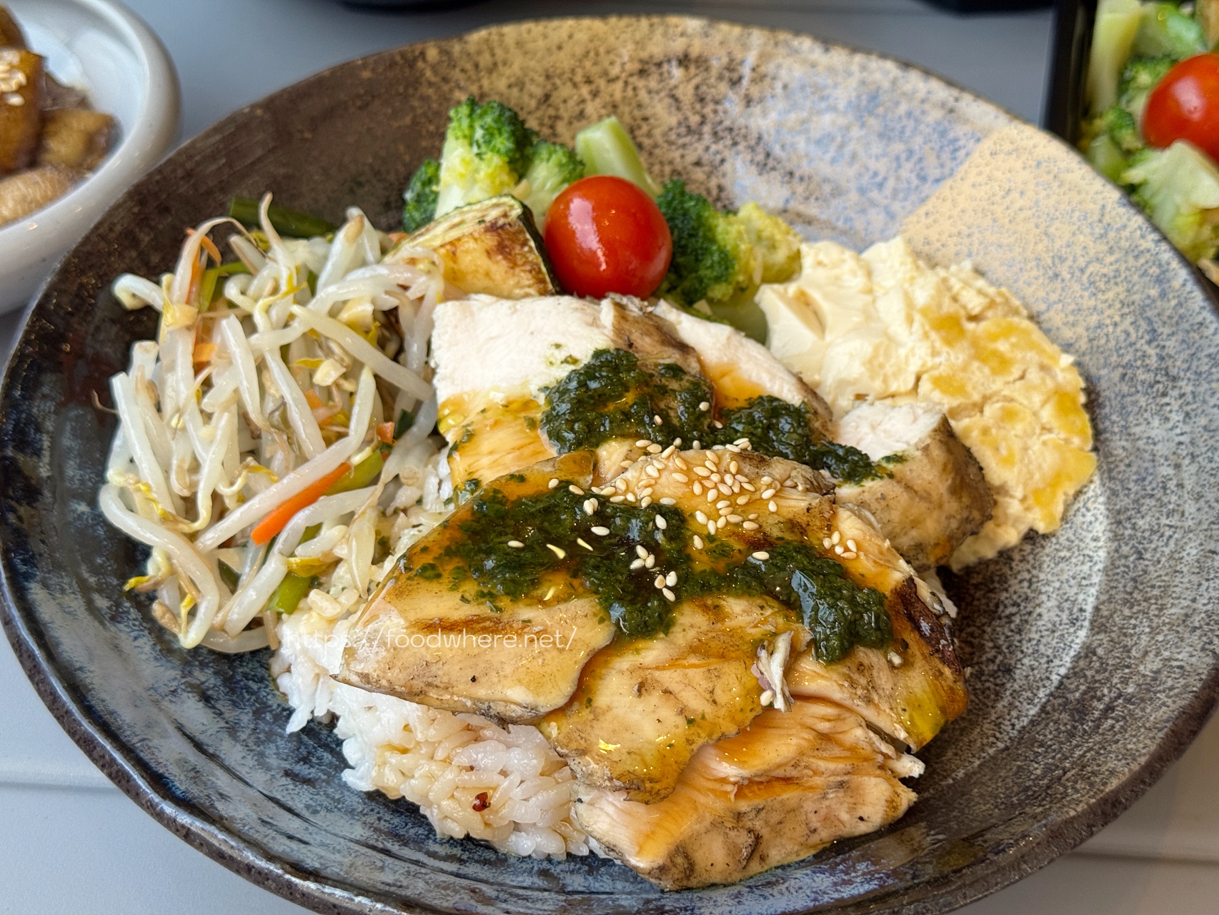 高雄餐盒推薦《森碳柴燒手作餐盒》龍眼木燻烤的驚人肉量餐盒！ @高雄美食底對