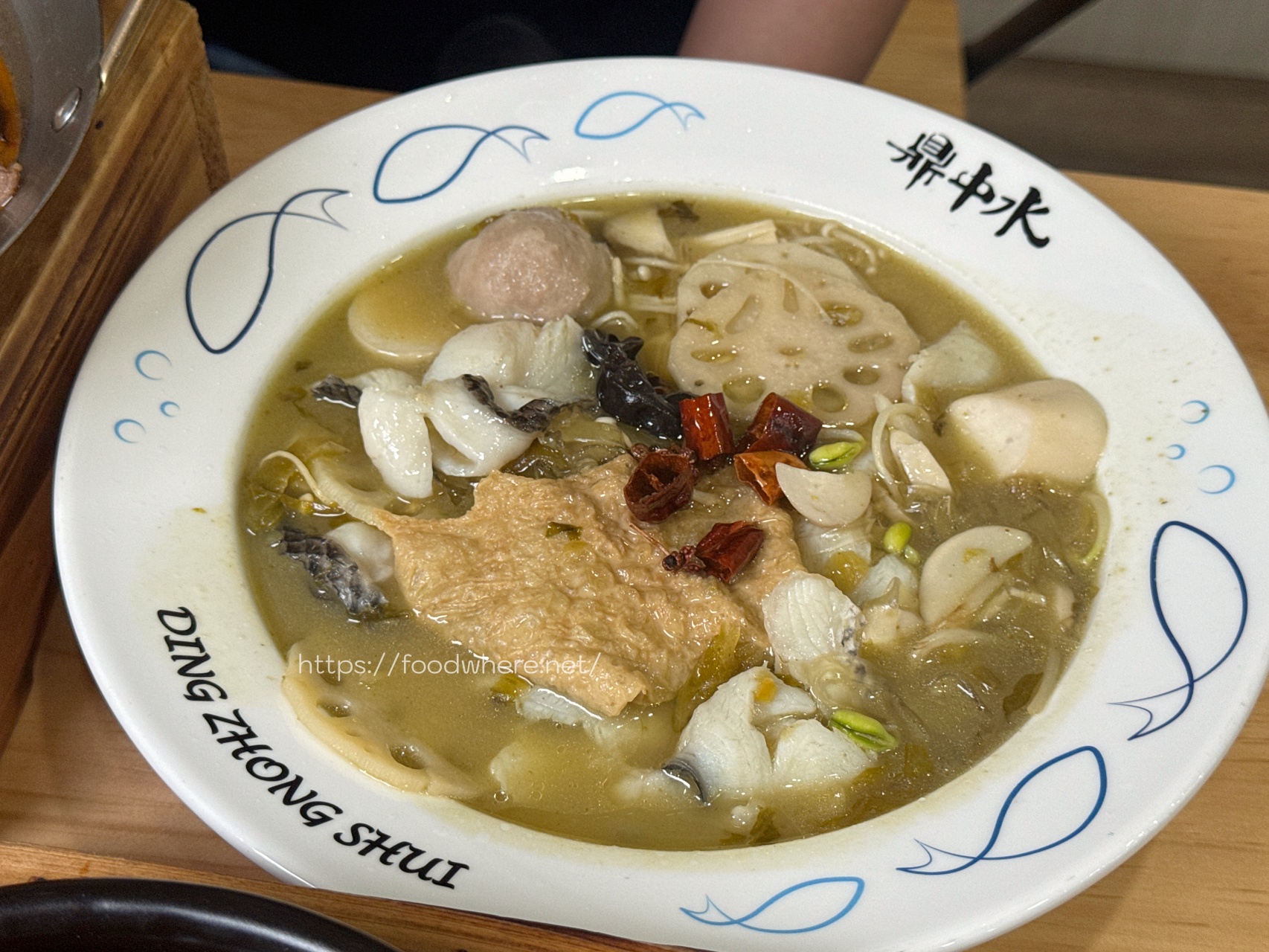 （有放菜單）大社必吃下飯神器！《元爵味黃燜雞米飯》加滑蛋太銷魂！大社店超大停車場 @高雄美食底對