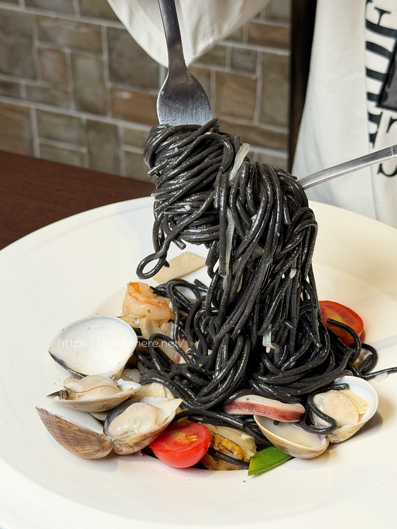 （有菜單）高雄隱藏版地窖義大利麵店《義食光》神秘的用餐空間、餐點也讓人驚喜！ @高雄美食底對