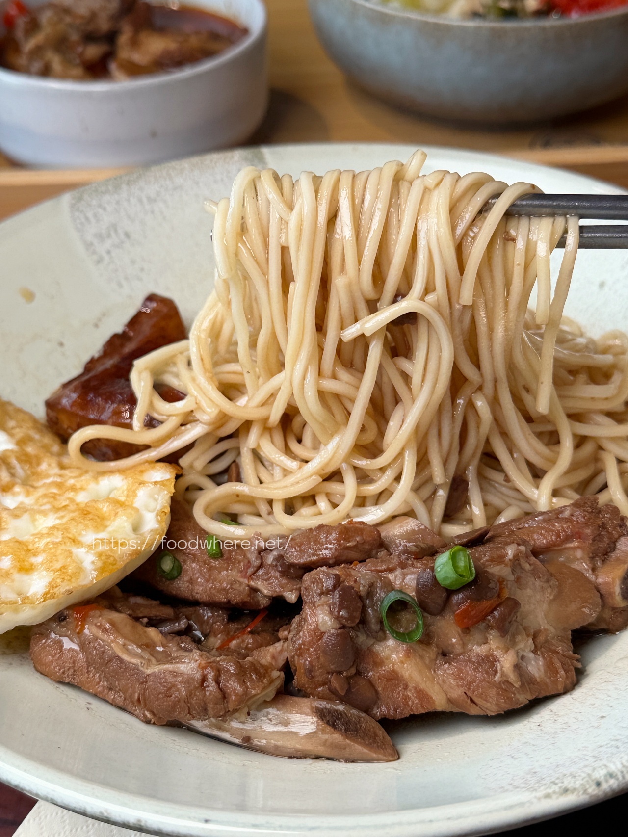 （文末有菜單）高雄眷村風外帶美食《姥姥燉肉》半月軟骨燉到化口、排骨拌麵我敢說是高雄第一！ @高雄美食底對