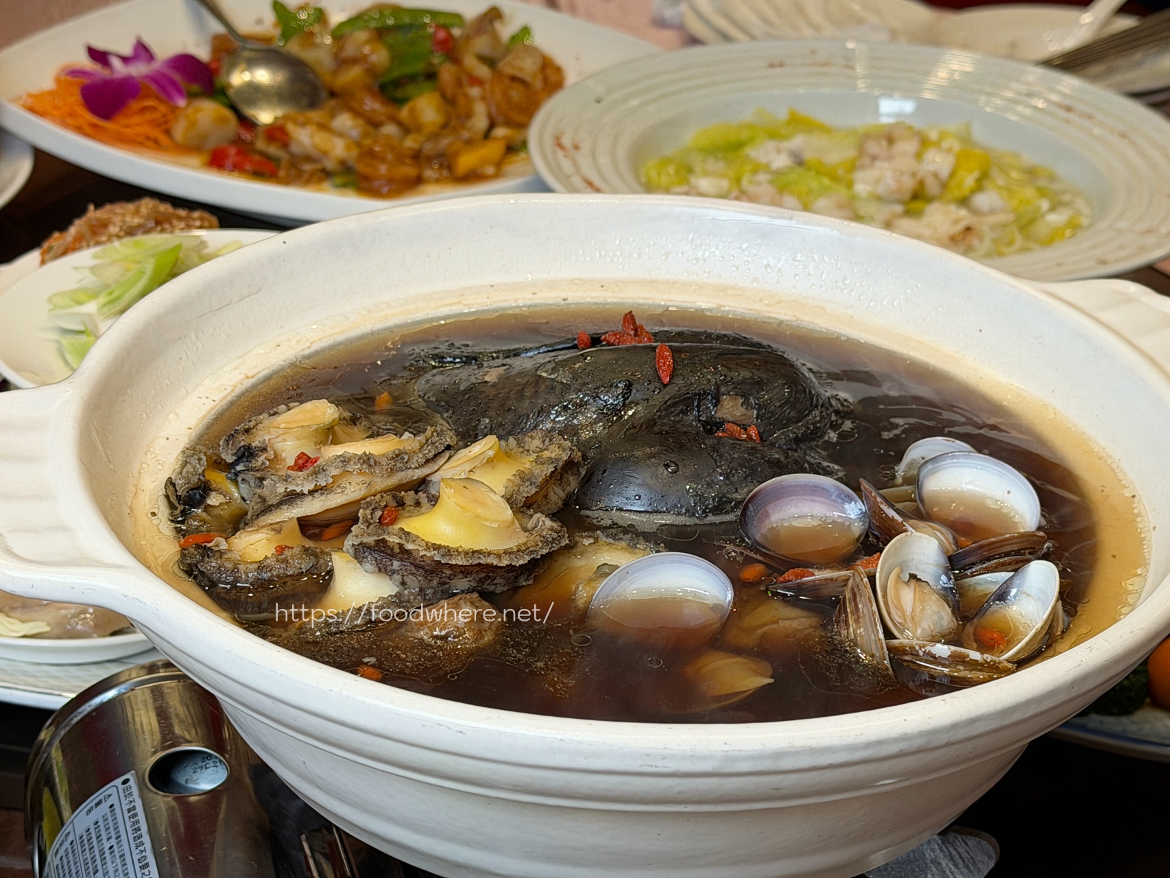 高雄尾牙聚餐推薦《富苑喜宴會館》片皮鴨二吃太驚艷！滿滿港味桌菜讓人吃到意猶未盡 @高雄美食底對