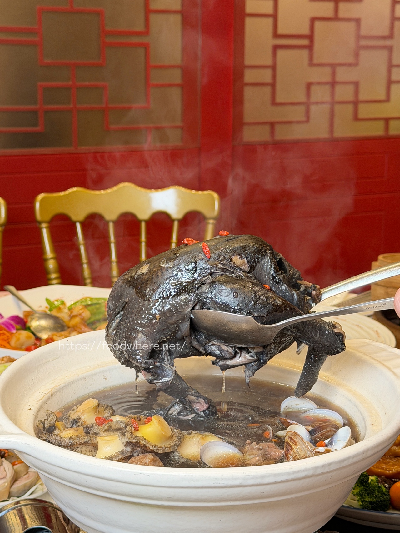 高雄尾牙聚餐推薦《富苑喜宴會館》片皮鴨二吃太驚艷！滿滿港味桌菜讓人吃到意猶未盡 @高雄美食底對