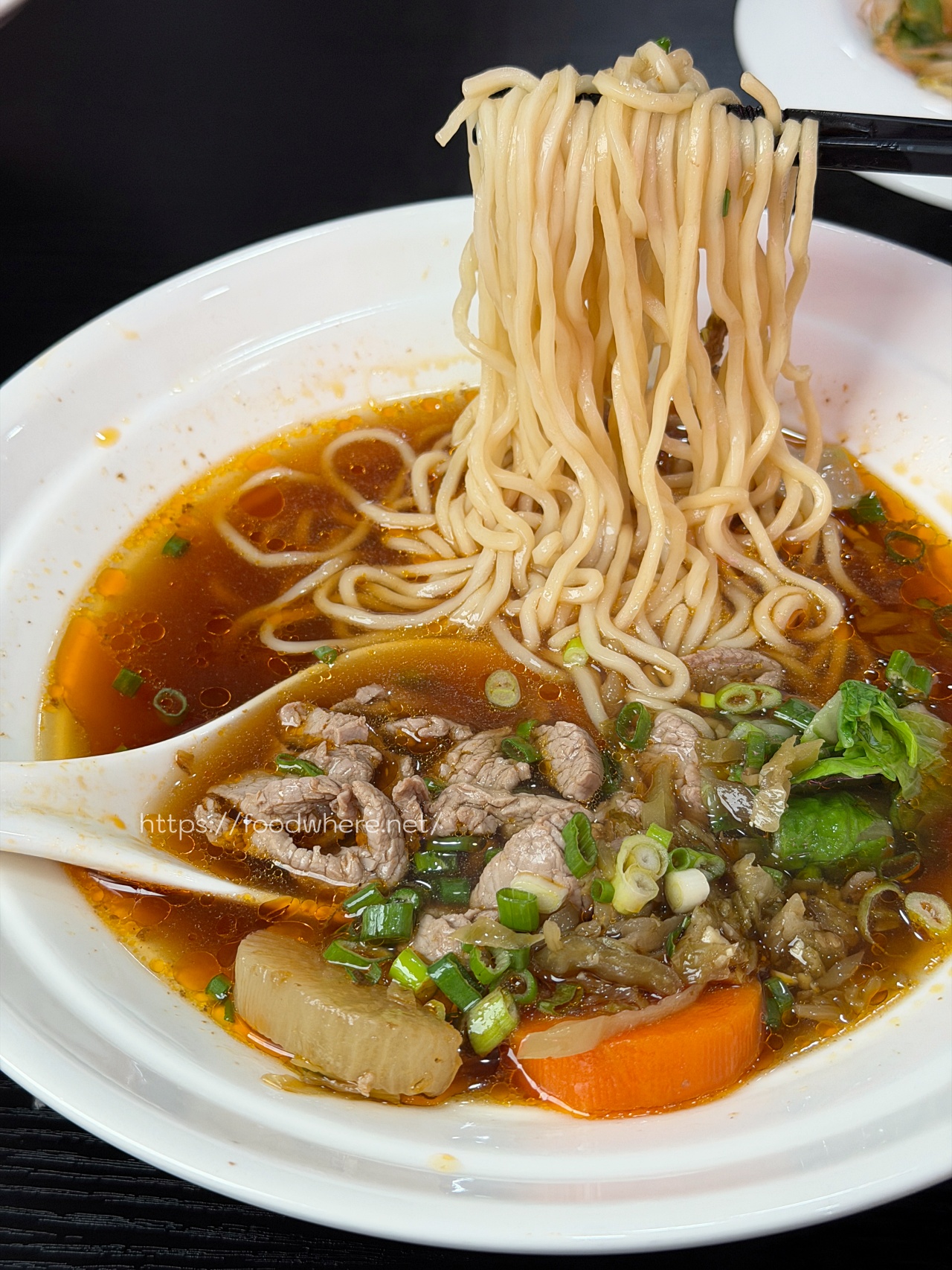 （有菜單）高雄岡山《沃牛麵館》超巨棒牛膝湯麵震撼登場！西餐主廚打造紅燒靈魂湯頭 @高雄美食底對