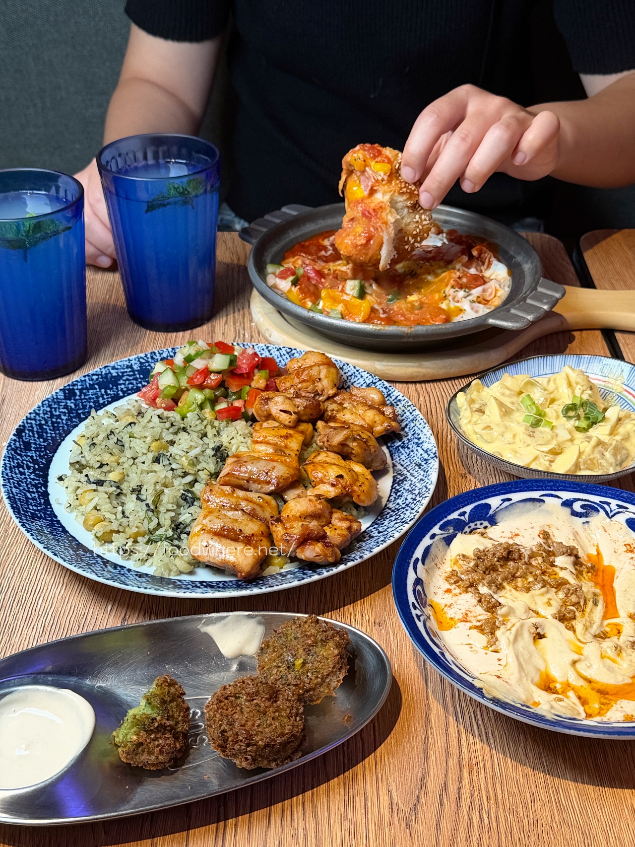 (有放菜單)瑞豐夜市附近異國料理!難得的以色列料理《LORACORLO》鷹嘴豆泥、番茄燉蛋 @高雄美食底對 (有放菜單)瑞豐夜市附近異國料理!難得的以色列料理《LORACORLO》鷹嘴豆泥、番茄燉蛋 @高雄美食底對