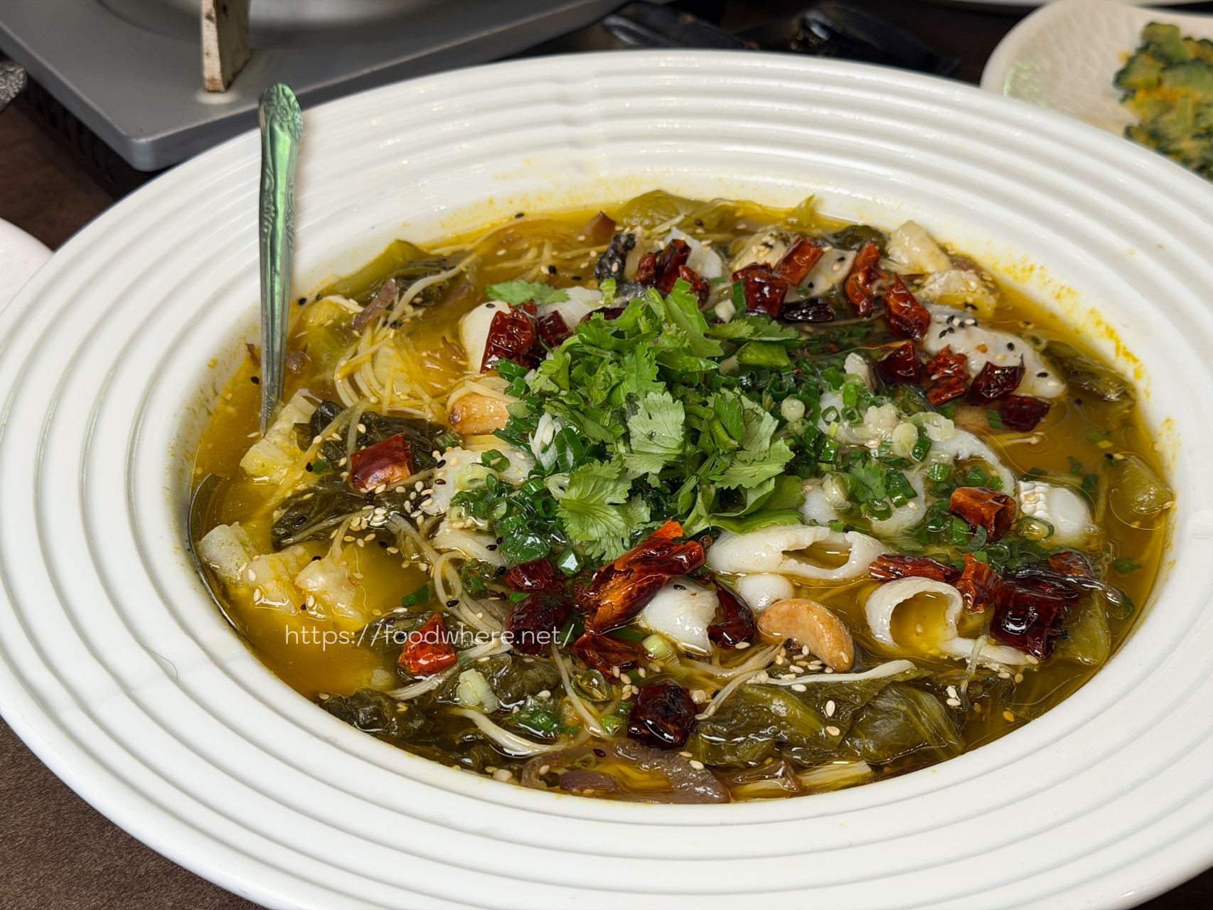 （有放菜單）高雄大社美食《霖園土雞城》觀音山下的人氣土雞城！烏骨鹽焗雞、豆乳雞、拔絲地瓜超驚豔 @高雄美食底對