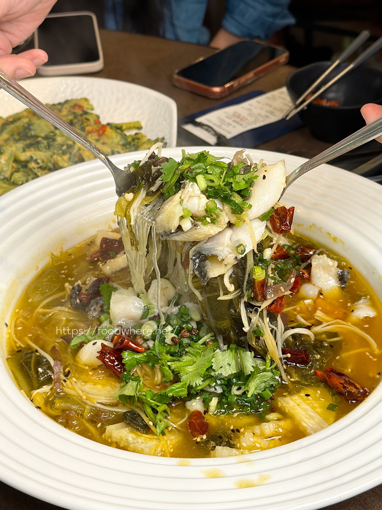 （有放菜單）高雄大社美食《霖園土雞城》觀音山下的人氣土雞城！烏骨鹽焗雞、豆乳雞、拔絲地瓜超驚豔 @高雄美食底對