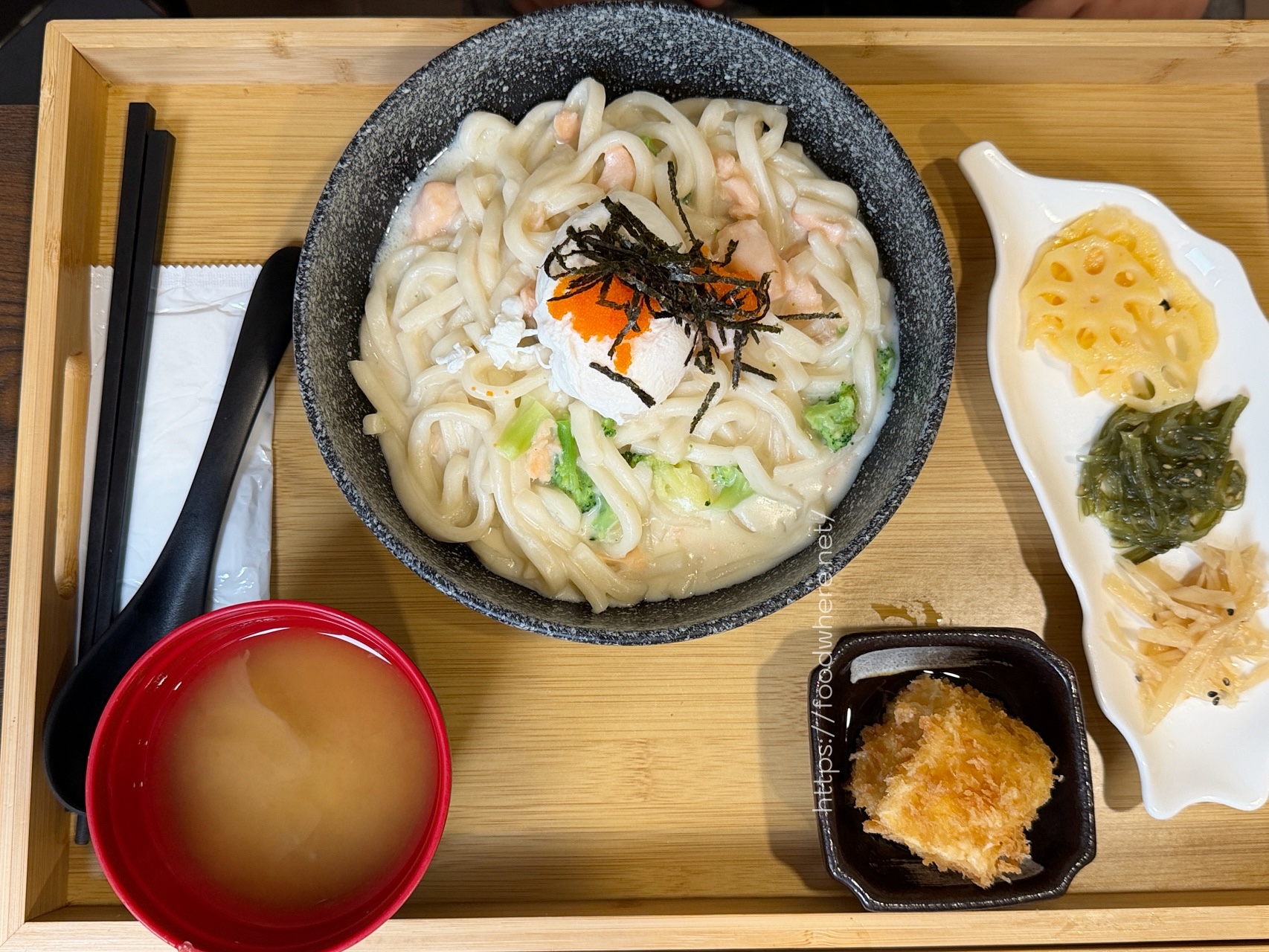 【高雄楠梓】四目食堂｜唐揚雞太犯規！220元定食還附雙甜點的高CP值日式小食堂 @高雄美食底對