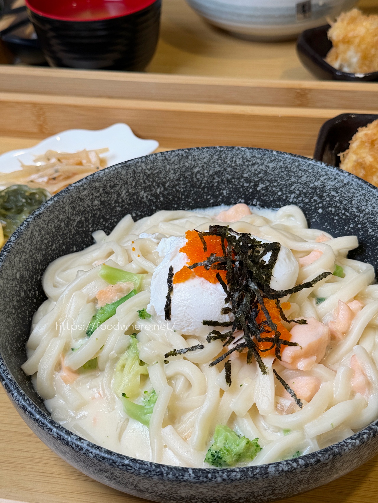 【高雄楠梓】四目食堂｜唐揚雞太犯規！220元定食還附雙甜點的高CP值日式小食堂 @高雄美食底對