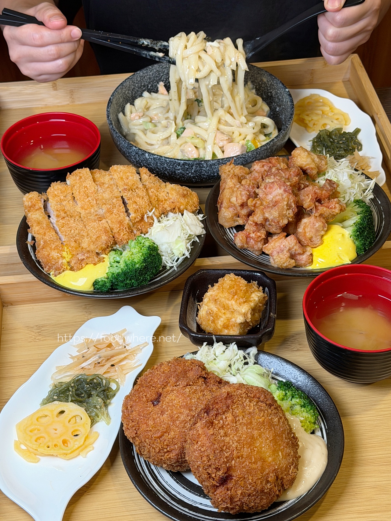 【高雄楠梓】四目食堂｜唐揚雞太犯規！220元定食還附雙甜點的高CP值日式小食堂 @高雄美食底對