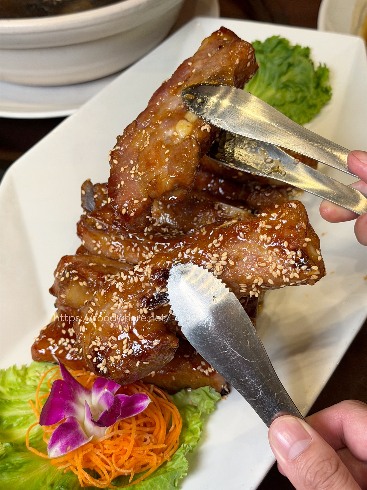 連吃三年高雄外帶年菜！《富苑》萬元不到外帶年菜，經典照燒豬肋排強勢回歸，10人份八道菜CP值爆棚！ @高雄美食底對