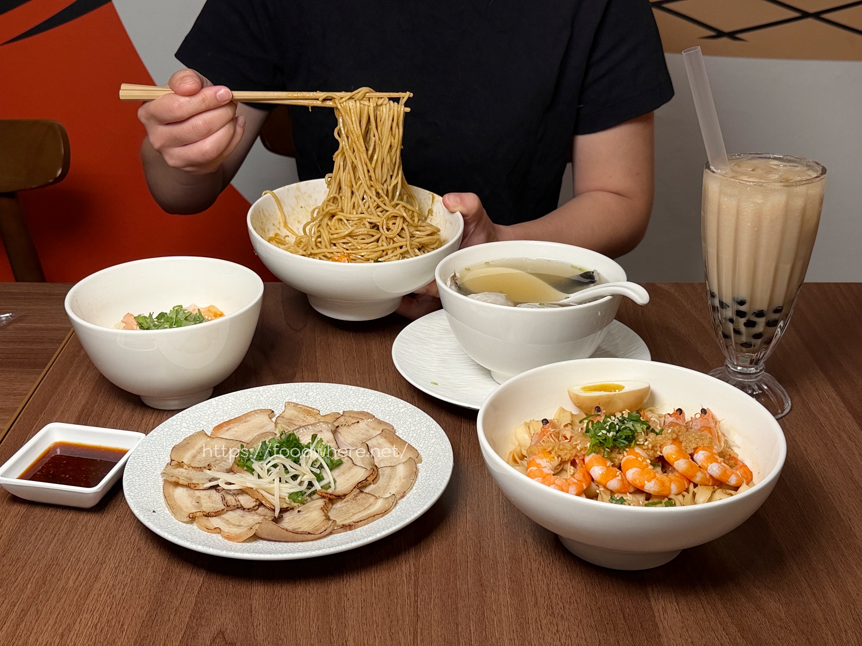 老潮派台灣麵食館（文龍東店）｜高雄鳳山必吃蒜蝦拌麵、炙燒龍蝦蟹膏拌麵（有菜單） @高雄美食底對