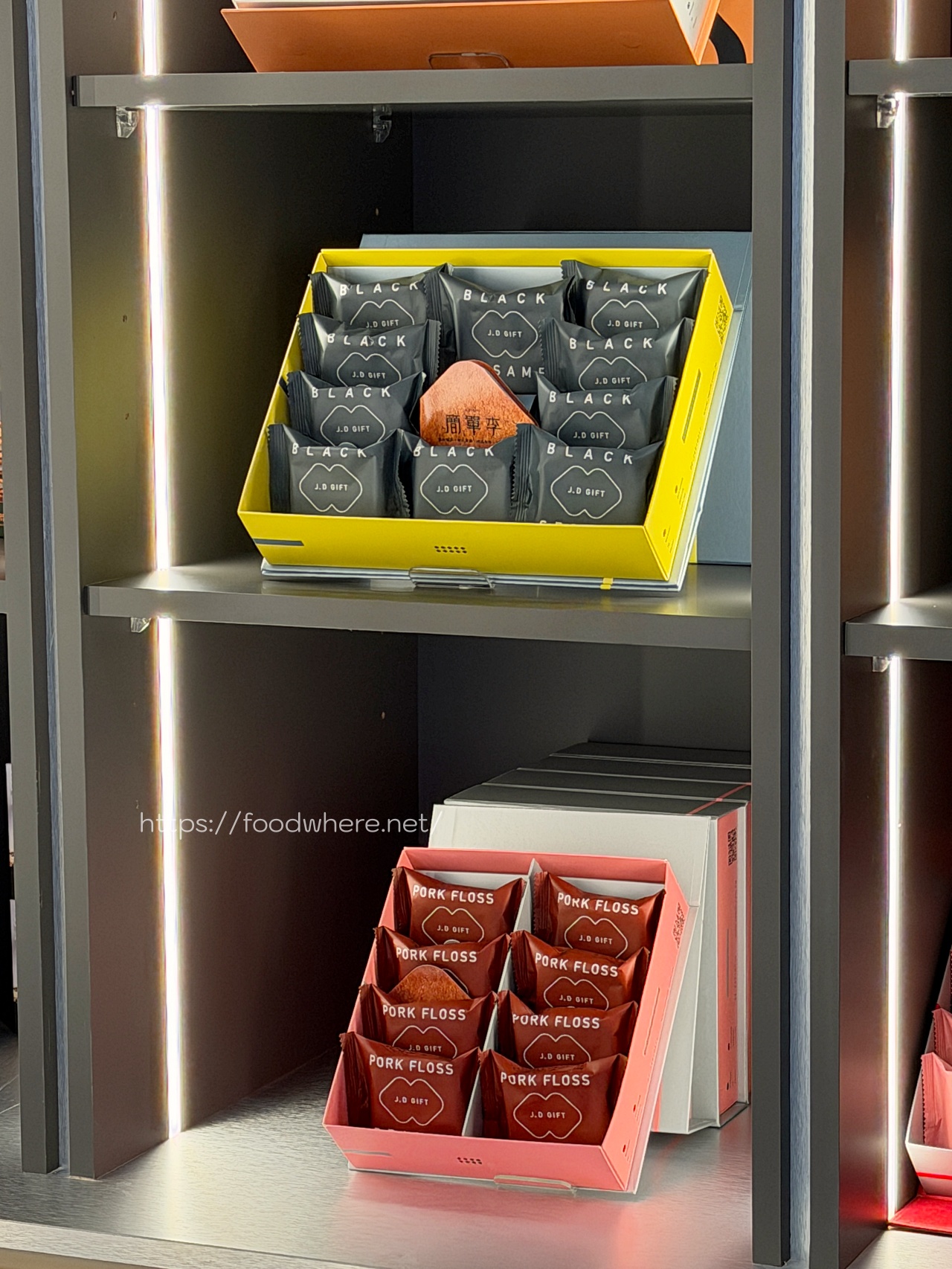 高雄伴手禮盒推薦《簡單李體驗店》人氣奶油夾心餅 × 現烤試吃真的超大方！馬年限定禮盒開箱｜ @高雄美食底對