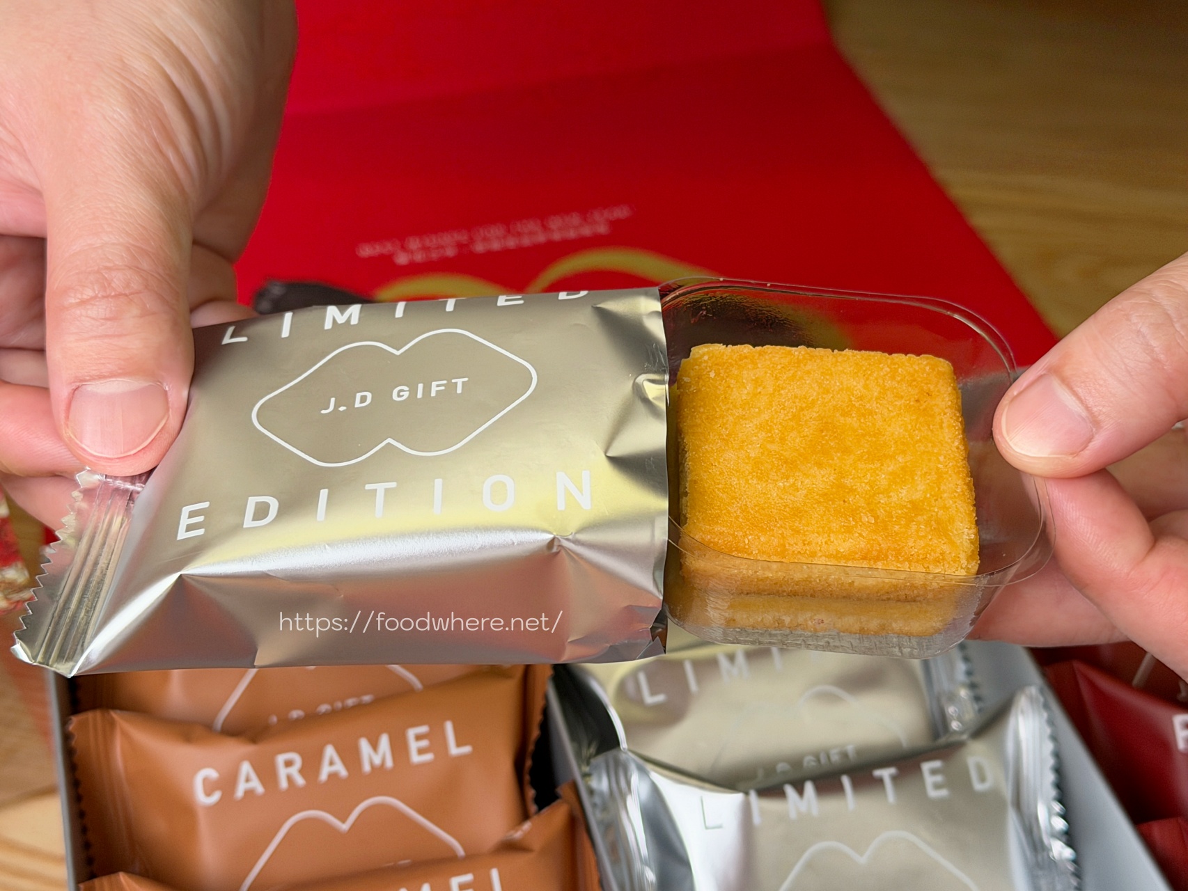 高雄伴手禮盒推薦《簡單李體驗店》人氣奶油夾心餅 × 現烤試吃真的超大方！馬年限定禮盒開箱｜ @高雄美食底對